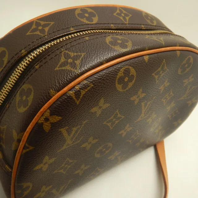 Louis Vuitton Monogram Shoulder Bag in Brown Canvas from LuxUness, photo 12 of 19