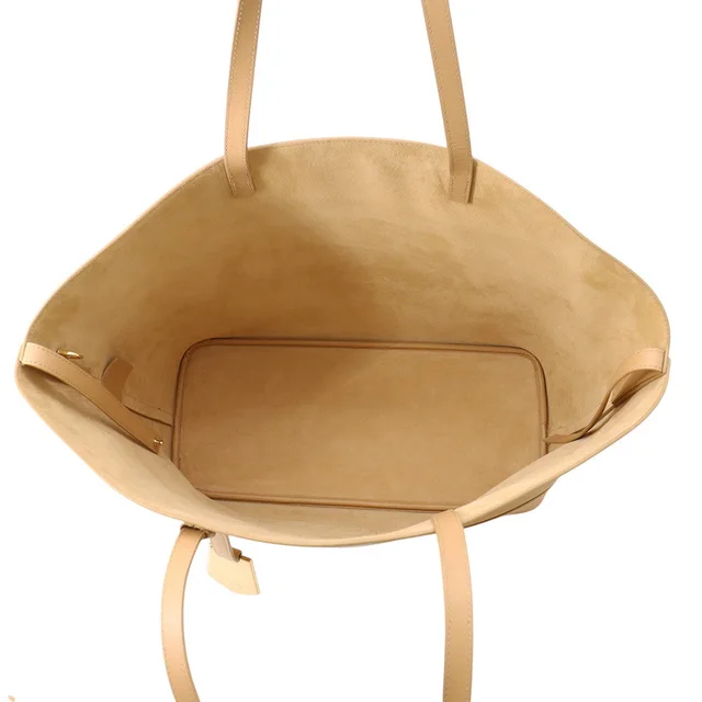 Ferragamo Charming Tote Light Camel216999 770646 Calf Leather Size XL in Calfskin from GALLERY RARE, photo 2 of 2