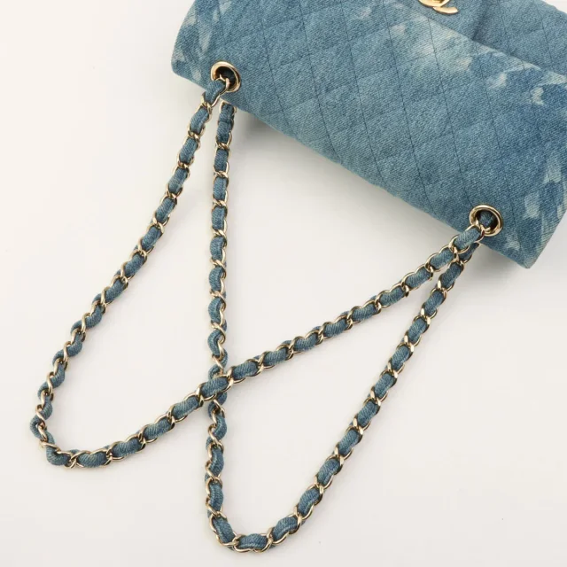 Chanel 2019年代頃製 Denim CC Turn Lock Chain Shoulder Bag Indigo from VINTAGE QOO TOKYO, photo 12 of 18