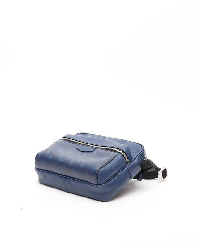 Louis Vuitton Taiga Outdoor Messenger PM Bag in Coated canvas from A Retro Tale, photo 4 of 14