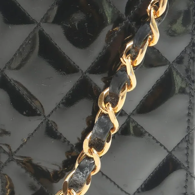 Chanel Classic Patent Phone Holder Crossbody Bag in Patent leather from A Retro Tale, photo 7 of 11