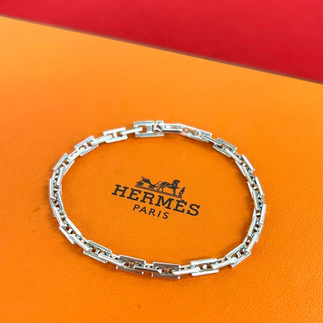 Hermès Vintage Hercules MM Bracelet 925 Sterling Silver in Silver from The Reluxe