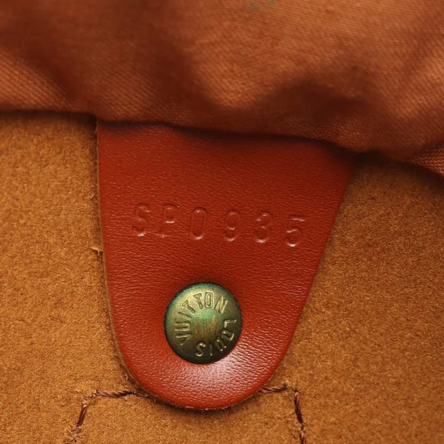 Louis Vuitton Epi Speedy 25 Bag in Leather from A Retro Tale, photo 8 of 10