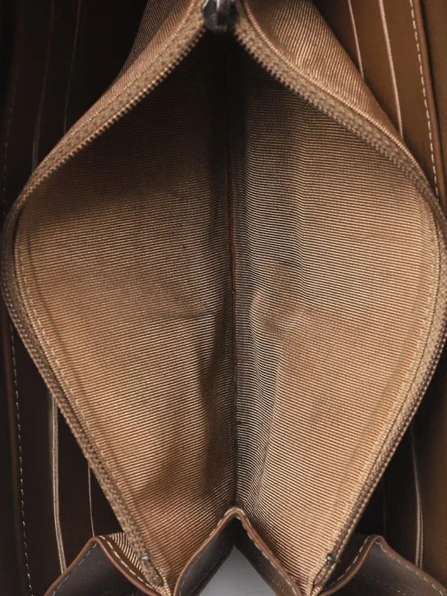 Chanel Bronze Calfskin Quilted Leather L-Gusset Zip Wallet in Calfskin from Yoogis, photo 8 of 11
