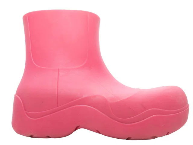 Pink Bottega Veneta Rubber Rain Boots Size 38 in Pink from Designer Revival