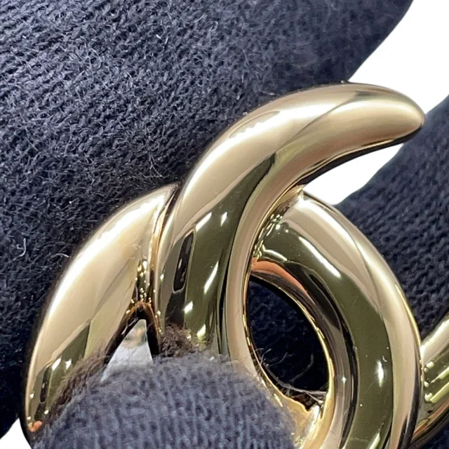 Chanel CC Logo Earring Gold Plated in Gold from GALLERY RARE, photo 5 of 7