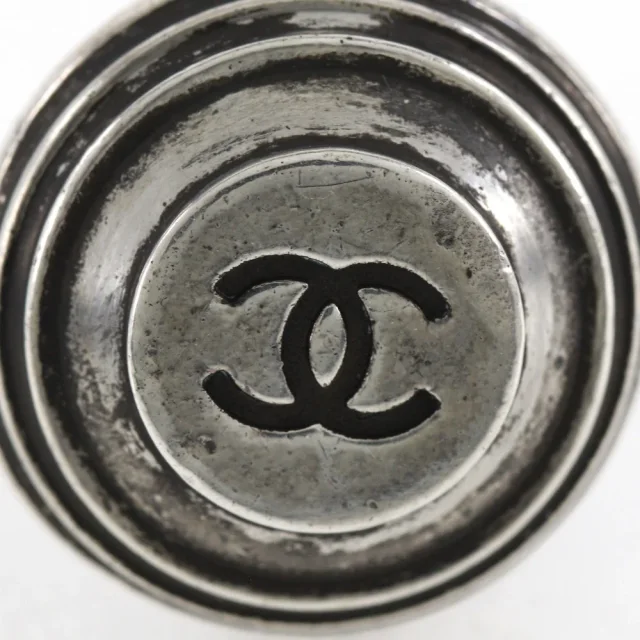 Chanel Coco Mark Metal Earrings Silver 99P in Silver Others from LuxUness, photo 5 of 8