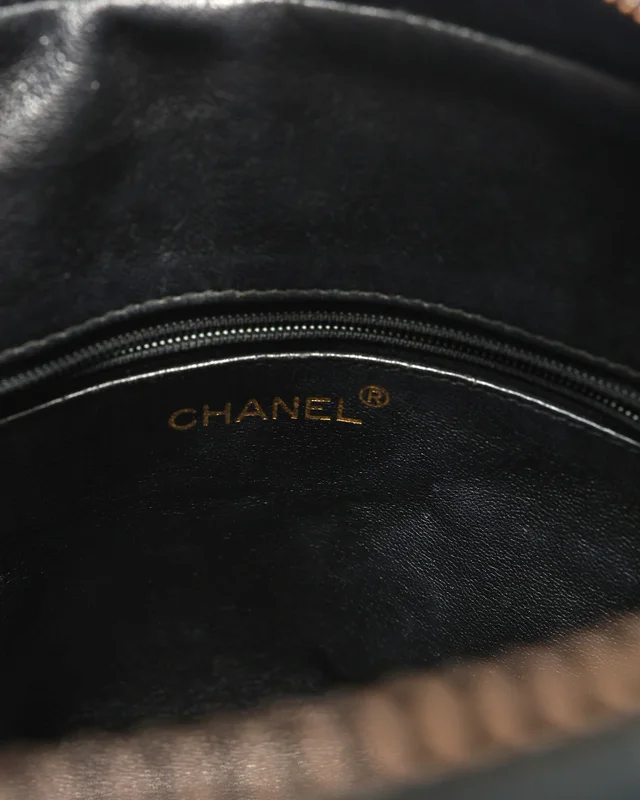 Chanel Patent Quilted Crossbody Bag in Patent leather from A Retro Tale, photo 7 of 9