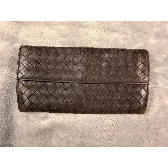 Bottega Veneta Women's Wallet - Brown in brown|red from Depop, photo 1 of 1