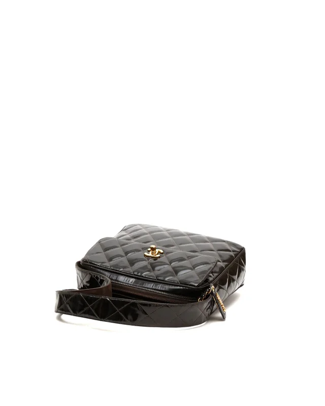 Chanel Patent Quilted Crossbody Bag in Patent leather from A Retro Tale, photo 4 of 8