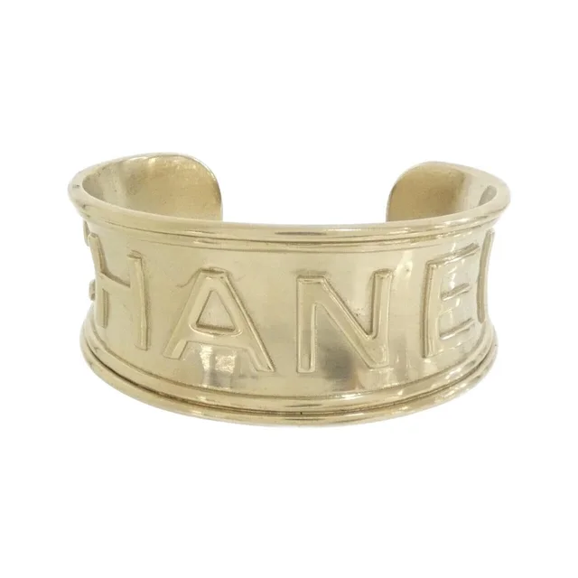 Chanel シャネル バングル in GOLD(ゴールド) 内周x幅: 17cmx3cm from KOMEHYO