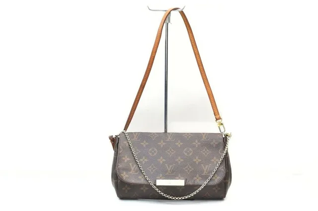 Louis Vuitton Monogram Favorite MM Crossbody Flap bag in Leather from Bagriculture