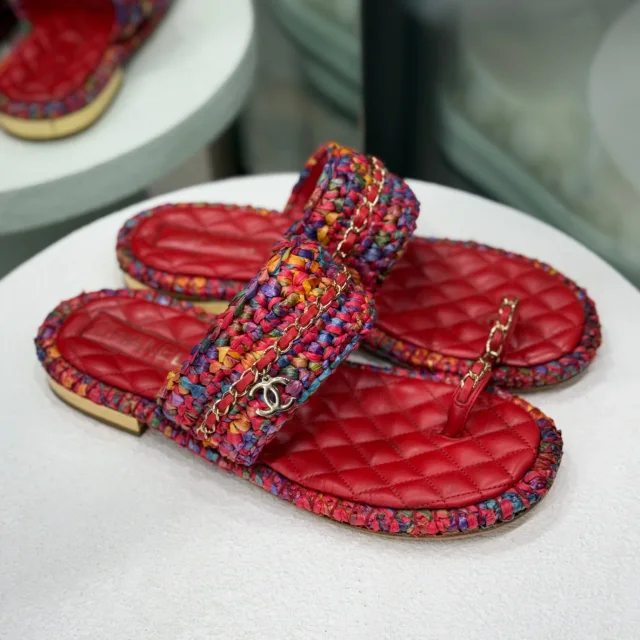 Chanel Quilted Red Sandals Size 40 in Red Leather from Revivre