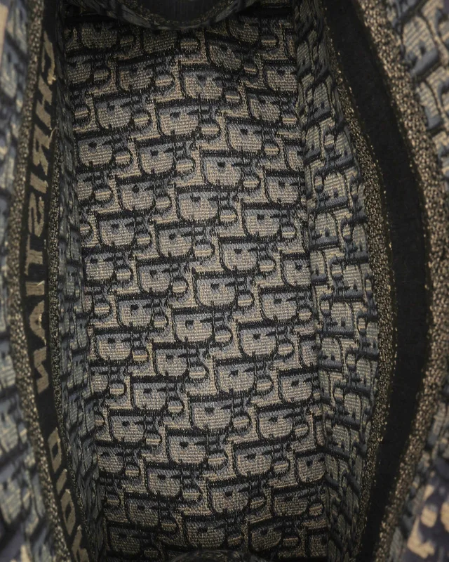 Dior Medium Oblique Book Tote Bag in Canvas from A Retro Tale, photo 8 of 9