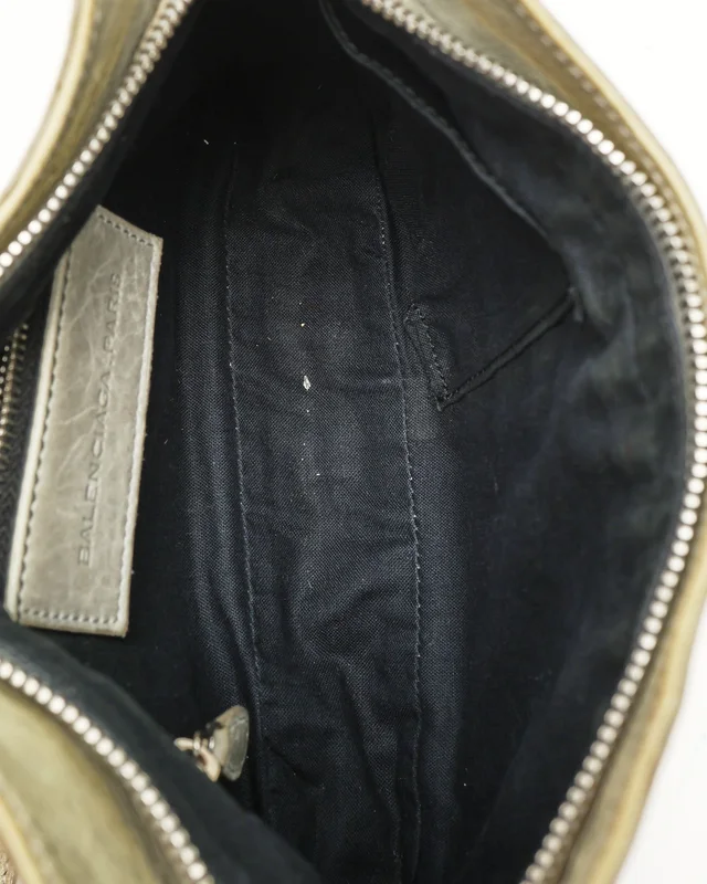Balenciaga Giant Hip Crossbody Bag in Leather from A Retro Tale, photo 9 of 10