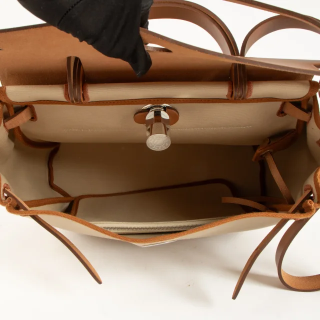 Hermès Herbag Zip 31 Beton/Fauve Toile Officier/Hunter PHW in Canvas from Labellov, photo 6 of 7