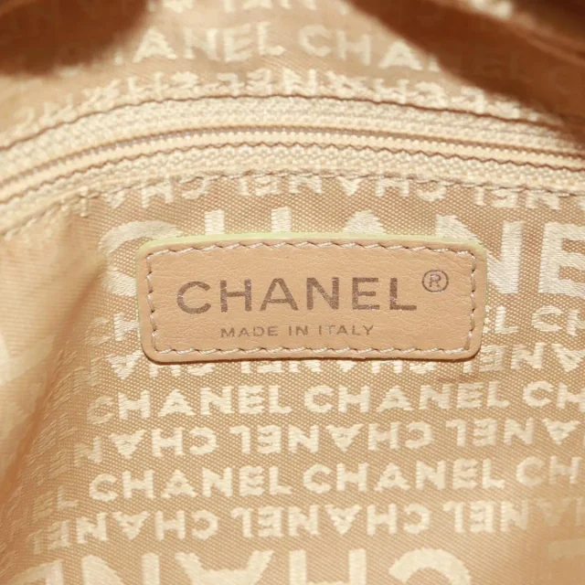 Chanel Vintage Clover Camera Printed Canvas Multicolour Bag in Multicolor Canvas from HEWI, photo 6 of 24