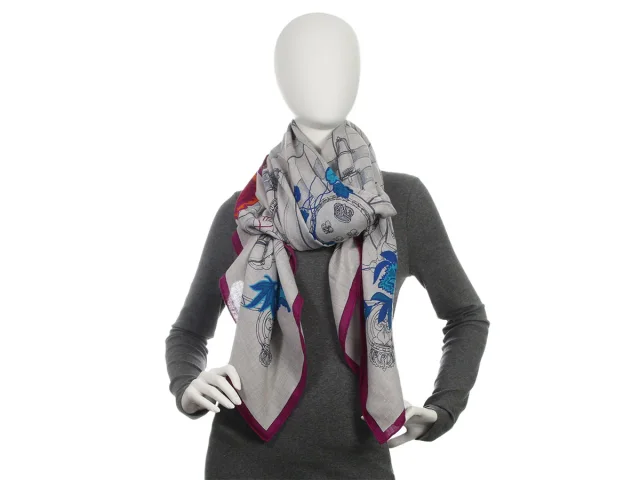Hermès Cavalcadour Fleuri Cashmere Silk Shawl 140cm in Silk from Ann's Fabulous Finds, photo 5 of 6