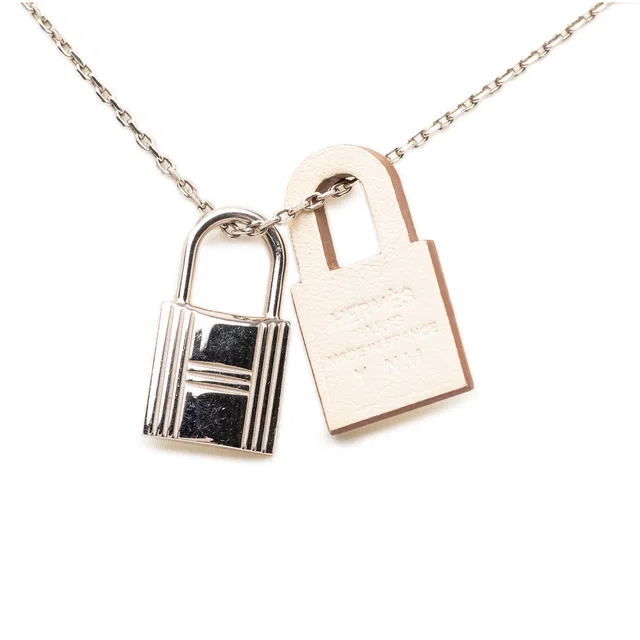 Silver Hermès Palladium Plated and Swift O Kelly Pendant Necklace in Silver Swift leather from Designer Revival