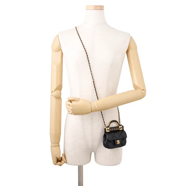 Chanel Matelasse ChainShoulder Bag BlackAP2271 Lambskin in Lambskin from GALLERY RARE, photo 5 of 10
