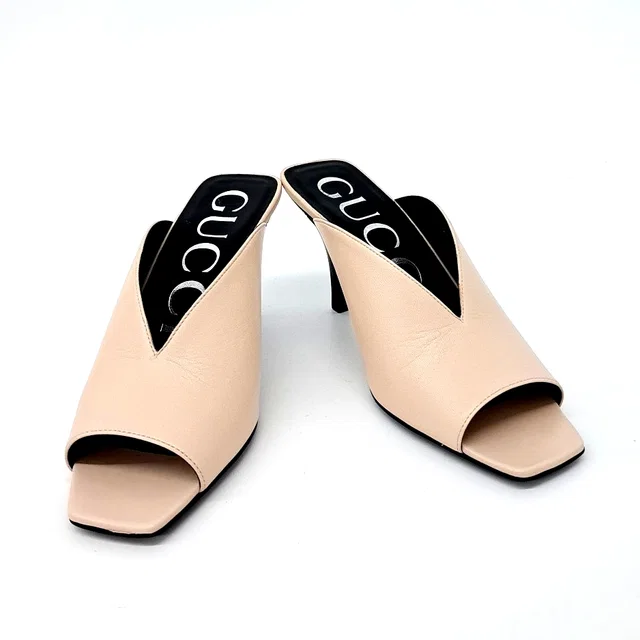 Gucci 구찌 슬리퍼 from GUGUS