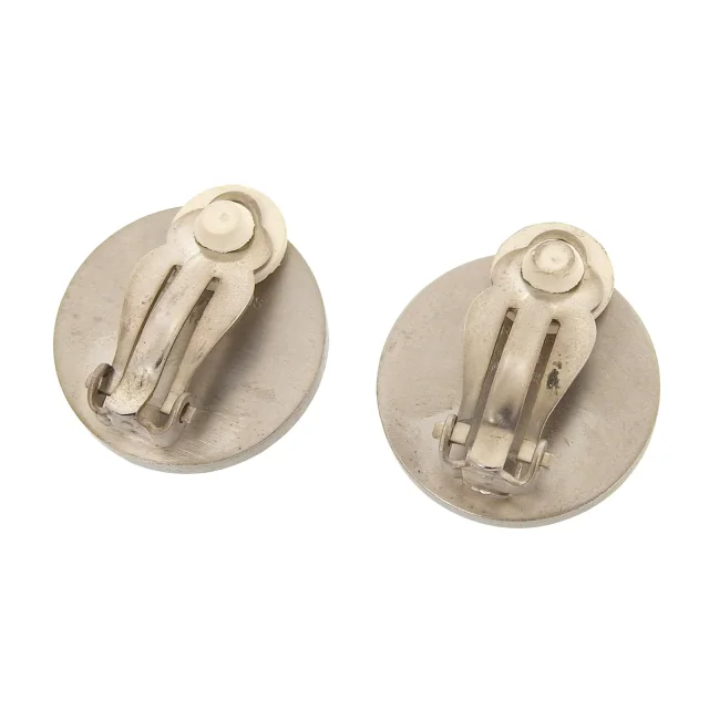Hermès Shell Earrings in Silver from LuxUness, photo 3 of 7