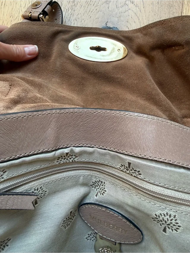 Mulberry Soft Leather Tote In Blush Taupe With Gold Hardware in Taupe Leather from Poshmark, photo 7 of 15