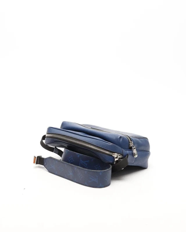 Louis Vuitton Taiga Outdoor Messenger PM Bag in Coated canvas from A Retro Tale, photo 5 of 14