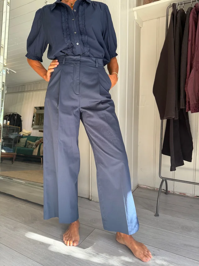 Weekend Max Mara Pre-Owned Cropped Pants - Navy from Garmentory
