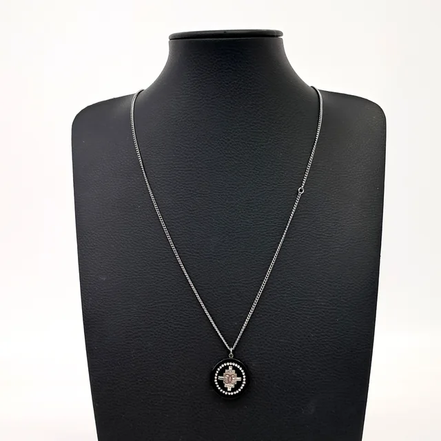 Chanel necklace from GUGUS