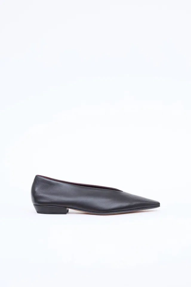 Bottega Veneta Almond Point Toe Flat in Leather from VSP Consignment