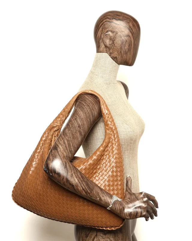 Bottega Veneta Medium Intrecciato Hobo Bag in Woven leather from A Retro Tale, photo 9 of 9