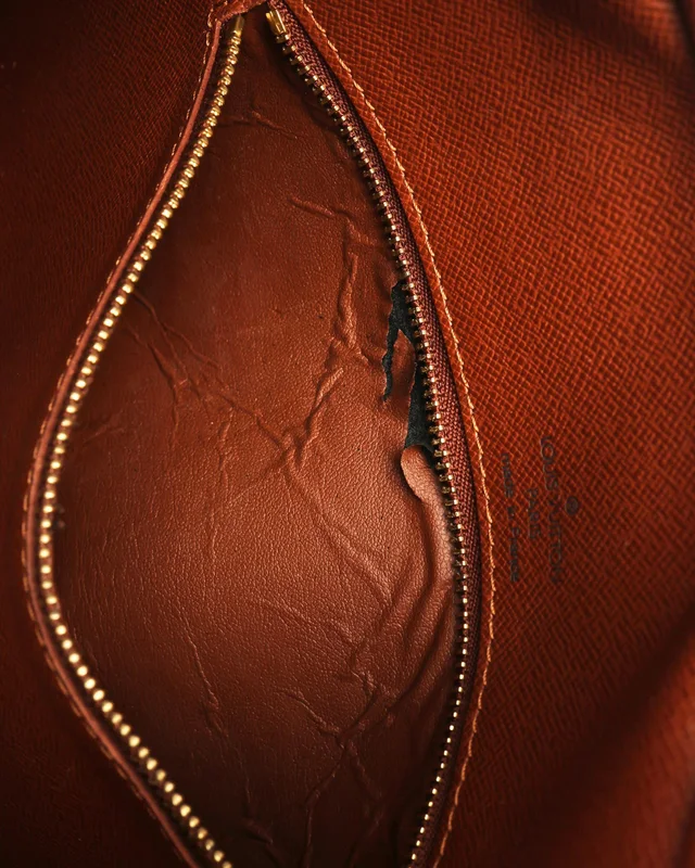 Louis Vuitton Monogram Boulogne 30 Bag in Canvas from A Retro Tale, photo 8 of 9
