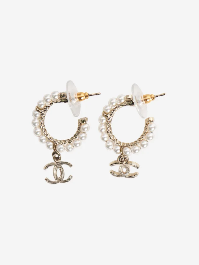 Chanel Gold pearl sleeper earrings in Gold from Sign of the Times
