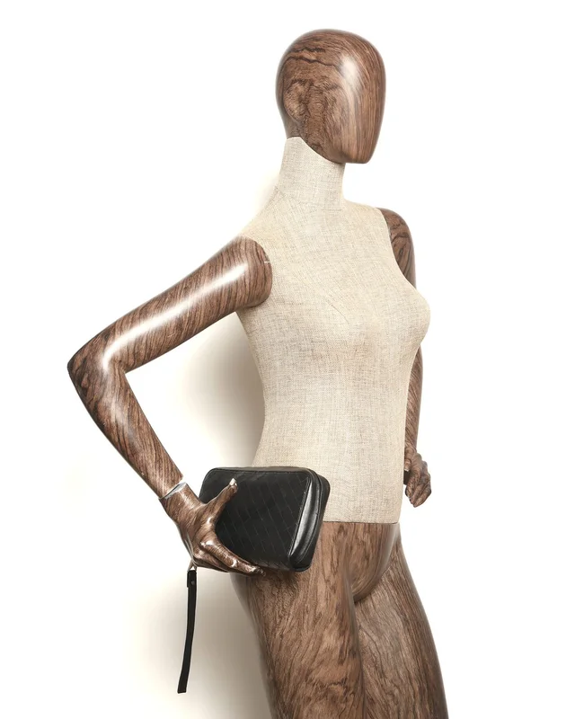 Bottega Veneta Intrecciato Zip Clutch Bag in Woven leather from A Retro Tale, photo 8 of 8