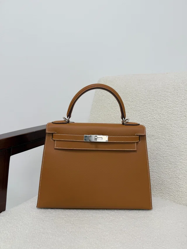 LONDON LOCATED* HERMÈS KELLY 28CM GOLD Epsom Leather in Gold Epsom leather from Luxury Promise