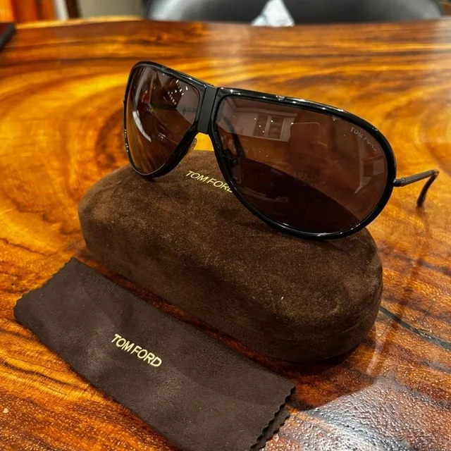 Tom Ford Women's Aviator Sunglasses - Brown/Black in red|brown|black from Depop, photo 1 of 1