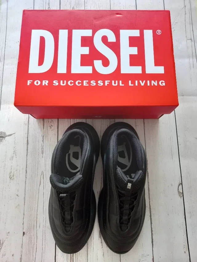 Diesel S-D-Runner X Unisex Black in Black from Oxfam Online Shop