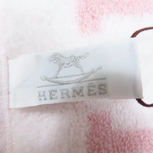 Hermès Avalon Cotton Bath Towel in Pink Cotton from LuxUness, photo 5 of 7