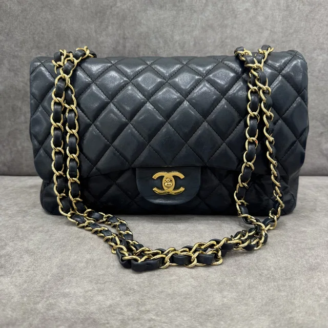 Chanel Jumbo Classic CC Flap Bag in Lambskin, lambskin leather, Metal from Reowned