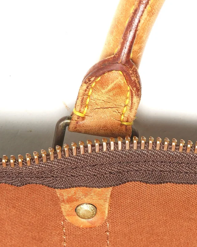 Louis Vuitton Monogram Keepall Bandoulière 50 Weekend Bag in Coated canvas from A Retro Tale, photo 14 of 17