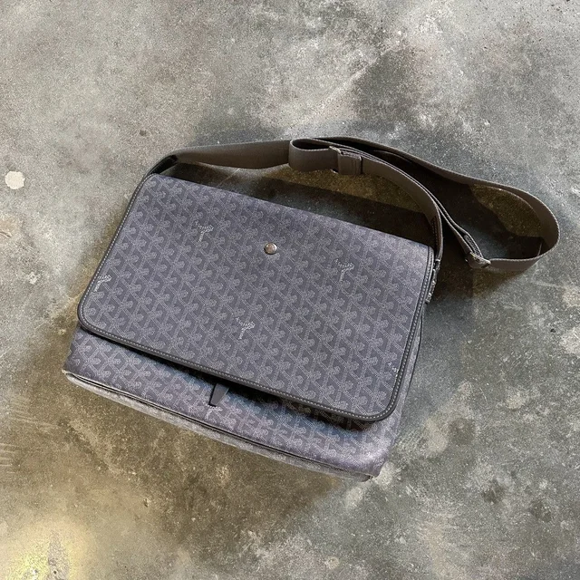 Goyard Capetien Mm Messenger Bag in Grey in gray from Grailed, photo 1 of 1