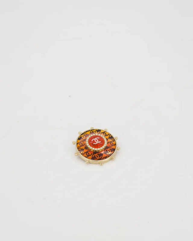 Chanel 2019 La Pausa Red and Gold Embellished Logo Brooch in Red from Sellier, photo 3 of 7