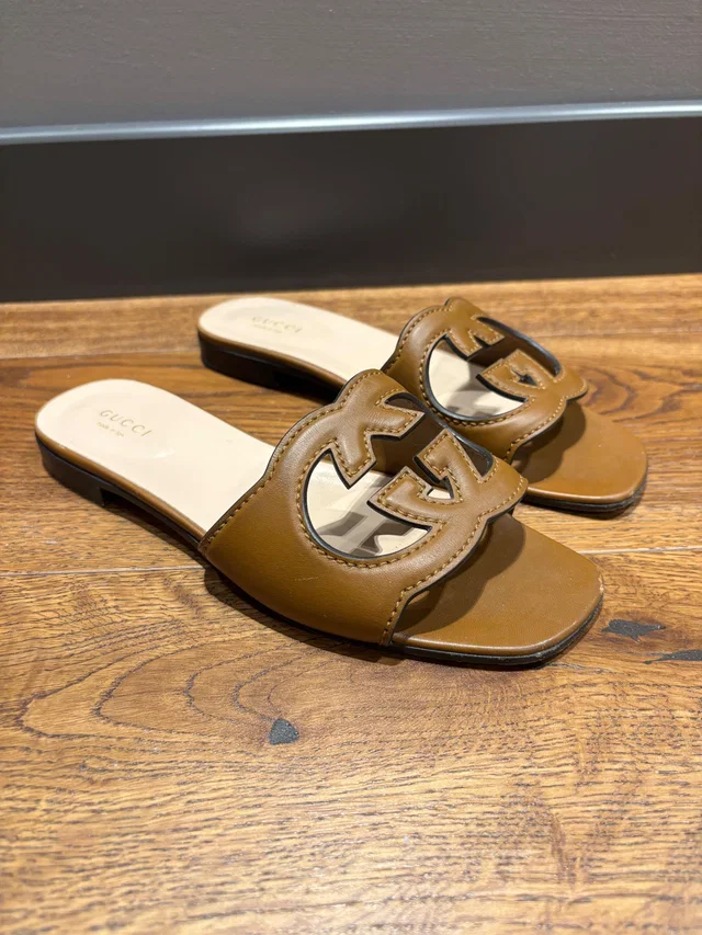 Gucci Tan Leather Flat Sandals in Brown Leather from HEWI