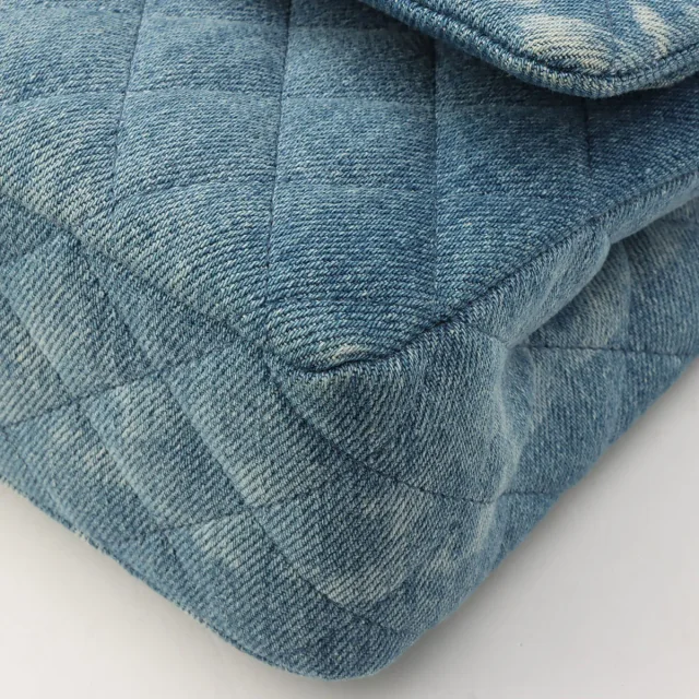Chanel 2019年代頃製 Denim CC Turn Lock Chain Shoulder Bag Indigo from VINTAGE QOO TOKYO, photo 10 of 18