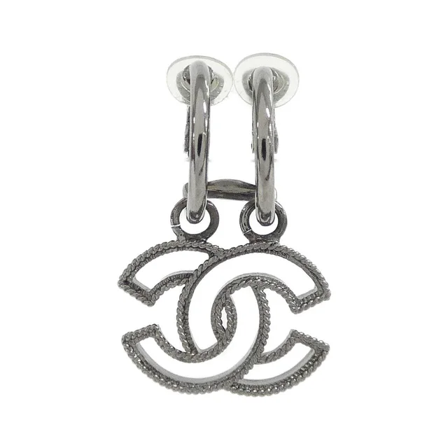 Chanel Others in BLACK METAL Motif dimensions: 2.6 cm x 2 cm from KOMEHYO