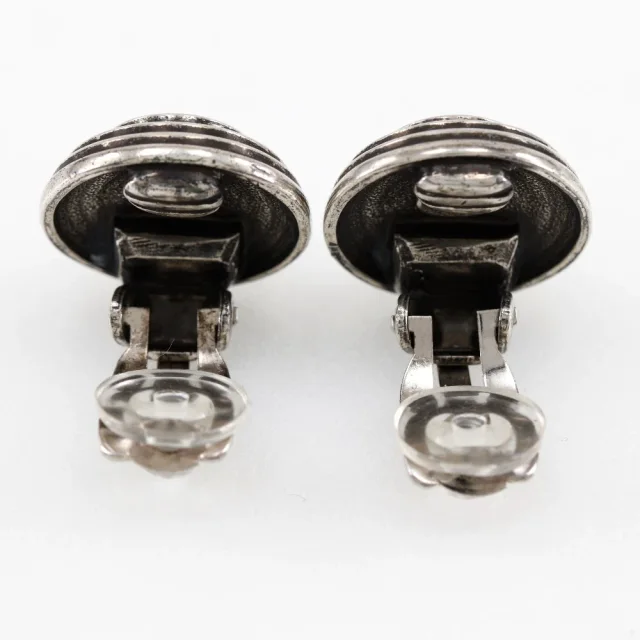 Chanel Coco Mark Metal Earrings Silver 99P in Silver Others from LuxUness, photo 4 of 8
