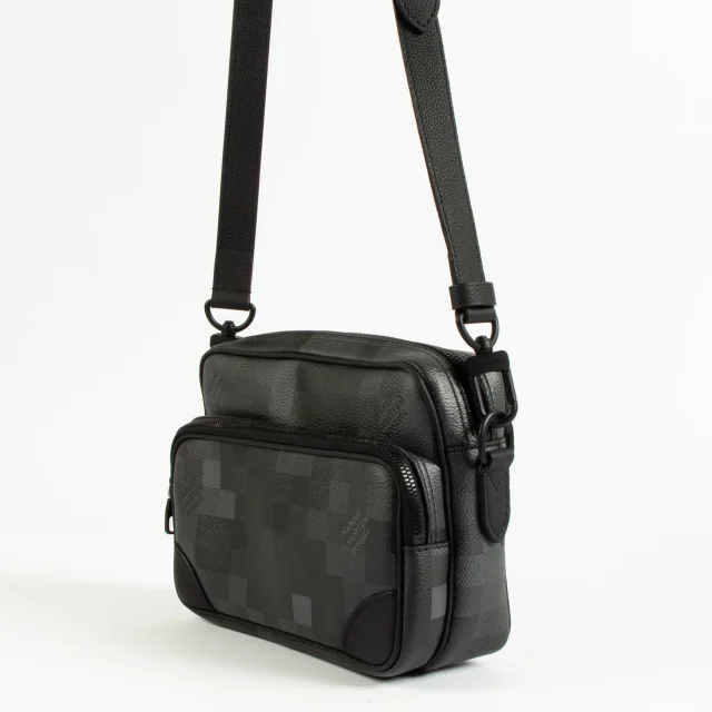Louis Vuitton Damoflage Nil Messenger Bag in Black from Labellov, photo 3 of 6
