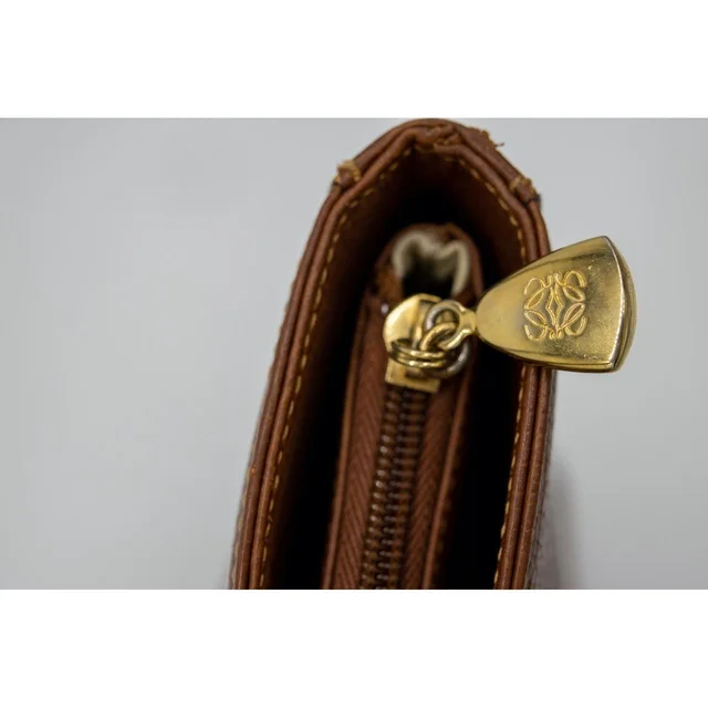 Loewe Women's Tote bags - Brown in red|brown from Depop, photo 6 of 8