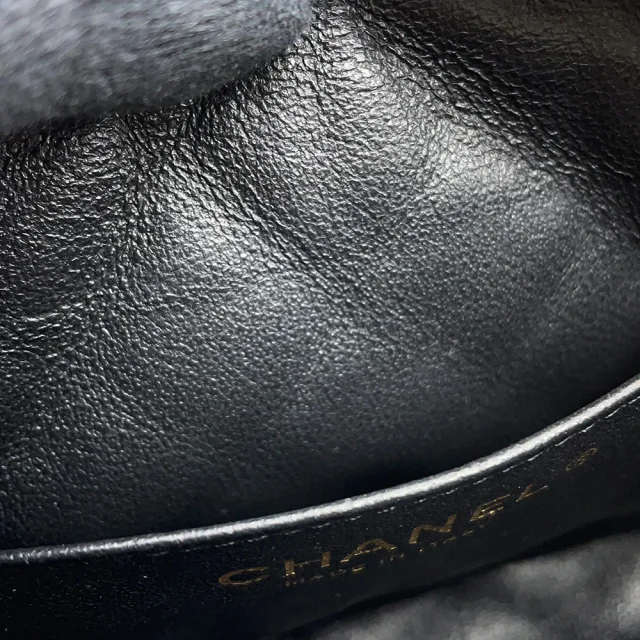Chanel Matelasse ChainShoulder Bag BlackA91796 Lambskin Size 18 in Lambskin from GALLERY RARE, photo 6 of 15